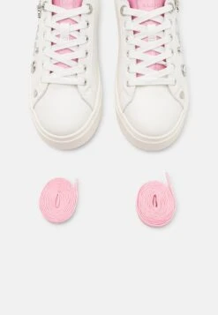 Barbie X Aldo Sneakers - Baskets Basses - Pink -Magasin De Vêtements De Mode Pour Femmes 1571575ebb5548409492fb6d1af3638c