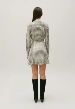 CLAUDIE PIERLOT Rixiemonogramme - Robe Chemise - Print Clair 8 CLAUDIE PIERLOT Rixiemonogramme - Robe Chemise - Print Clair -Magasin De Vêtements De Mode Pour Femmes 17dab23e335c40d1b2a0a5d5ee96da36