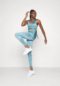 Puma Mid Impact Strong Shine Bra - Brassières De Sport À Maintien Normal - Bold Blue -Magasin De Vêtements De Mode Pour Femmes 1a60bb23f22f46bfb3756218cce4e72e