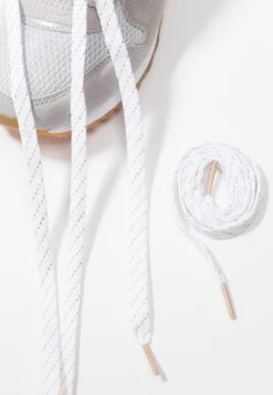 Baskets Basses - Light Grey -Magasin De Vêtements De Mode Pour Femmes 1c2a6eb659094c6c9761f38fac2292ab