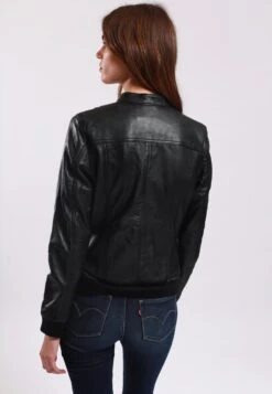 Lee Cooper Leather Jacket With Round Collar - 2 Zipped Side Pockets - - Veste En Cuir - Black -Magasin De Vêtements De Mode Pour Femmes 246f34e7cb9347678c37631bfa919fd5