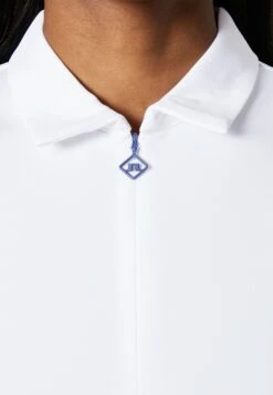 Evelina - Polo - Airy Blue -Magasin De Vêtements De Mode Pour Femmes 37491a7a4606432aae51a08bbcaf2610