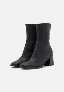Monki Bottines - Black Dark 8 Monki Bottines - Black Dark -Magasin De Vêtements De Mode Pour Femmes 3989a653bdd24719b2914d9406867d30