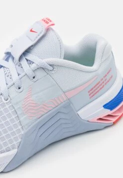 Nike Performance Metcon 8 - Chaussures Fitness - Football Grey/White/Blue Whisper/Med Soft Pink/Hyper Royal/Light Crimson -Magasin De Vêtements De Mode Pour Femmes 52dbaa91b27a41acafbeb340e766faa3