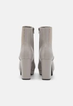 Bottines À Plateau - Grey -Magasin De Vêtements De Mode Pour Femmes 5a50a609668d4b628d310a0ba5263c50