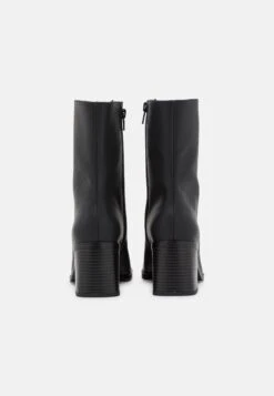 Monki Bottines - Black Dark 9 Monki Bottines - Black Dark -Magasin De Vêtements De Mode Pour Femmes 5f5300a76aa04964b82419f7f15bddfe