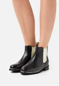 Les Tropéziennes Par M Belarbi Micky - Boots À Talons - Noir/Or -Magasin De Vêtements De Mode Pour Femmes 6f4e8e7070ed4e7cb32147cb2d1c9751