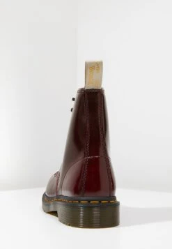 Dr. Martens Winchester Ii Boot 1460 Vegan - Bottines À Lacets - Cherry -Magasin De Vêtements De Mode Pour Femmes 755c08d56bda4a5eba7a2316d348f0cf