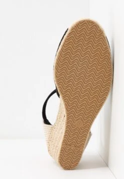 Escarpins Compensés - Black -Magasin De Vêtements De Mode Pour Femmes 809af7ee1f5142cfbc867121ab4ff855