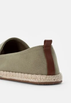 Pier One Rena Espadrille Unisex - Espadrilles - Olive -Magasin De Vêtements De Mode Pour Femmes 8b1ef3dce9d344a08d816af96a53324d