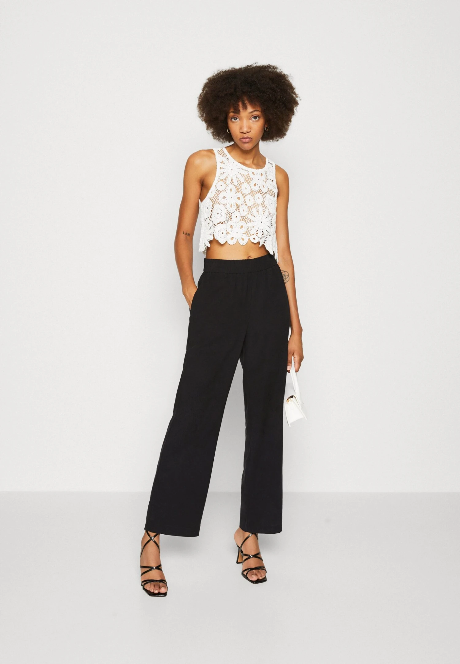 Vila Vimana Crop - Débardeur - Snow White 2 Vila Vimana Crop - Débardeur - Snow White – Image 2