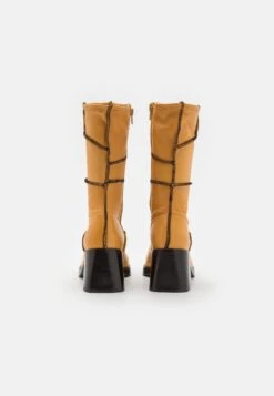 Miista Lois Boots - Bottes - Beige -Magasin De Vêtements De Mode Pour Femmes a51e2f4231af4401aace7fa4b939ada7