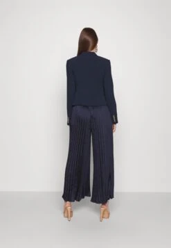 MICHAEL Michael Kors Fitted Db Crop Blazer - Blazer - Midnightblue 8 MICHAEL Michael Kors Fitted Db Crop Blazer - Blazer - Midnightblue -Magasin De Vêtements De Mode Pour Femmes a6d876420f504a81a4fd53ac045f9d7d