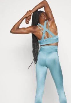 Puma Mid Impact Strong Shine Bra - Brassières De Sport À Maintien Normal - Bold Blue -Magasin De Vêtements De Mode Pour Femmes c0eac5e3e0f74cf183f334c5522a3b88