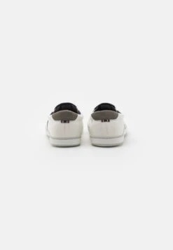Pier One Unisex - Baskets Basses - White -Magasin De Vêtements De Mode Pour Femmes cf34d9dbe69a473aaa5eca5fc31ebf3c