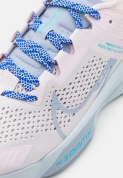 Nike Performance Zoomx Zegama - Chaussures De Running - Pearl Pink/Blue Whisper/Coconut Milk/Baltic Blue/Football Grey -Magasin De Vêtements De Mode Pour Femmes cf5feacb73c04e988c0127952764003d