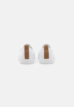 Pier One Unisex - Mocassins - White -Magasin De Vêtements De Mode Pour Femmes d0dcb07e7bd24443a1df824091ece39a