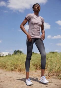 Nike Performance Zoomx Zegama - Chaussures De Running - Pearl Pink/Blue Whisper/Coconut Milk/Baltic Blue/Football Grey -Magasin De Vêtements De Mode Pour Femmes d487890aa9e44217b94c948d07142cec